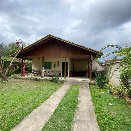 Lumiar Casa Solar Churrasqueira Com 3 Quartos Sendo Um Suite Arejada, Jardim A 700M Do Centro Bagian luar foto